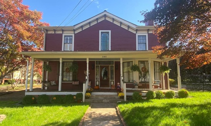 Culpeper House | Old Red in downtown Culpeper VA