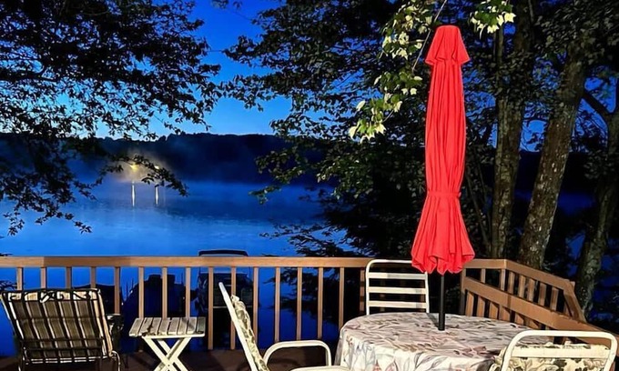 Monticello House | Sackett Lake House - waterfront