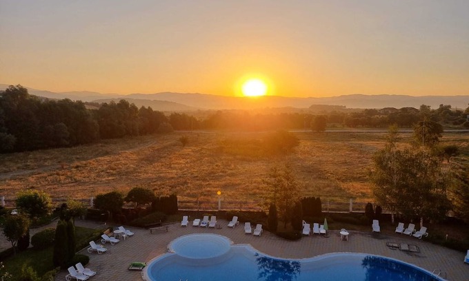 Razlog Apartment | Trendy Studio with Pool View and Spa Amenities