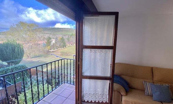 Molinos de Duero Apartment | Cozy Apartment Los Robles: Pet-Friendly Retreat in Duero