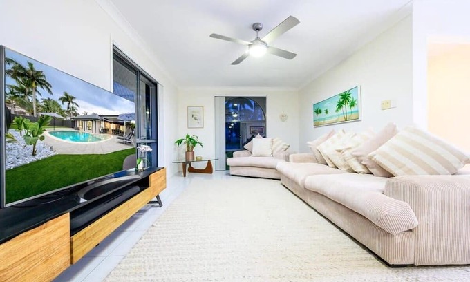 Gold Coast House | Tranquil Hope Island Retreat with Pool and Family Amenities