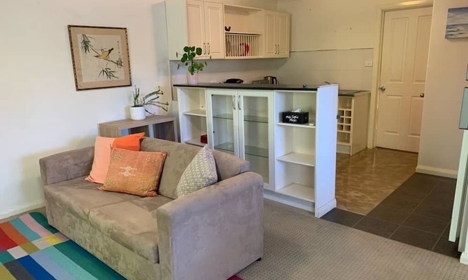 Yass Apartment | Very Comfortable Granny Flat - breakfast included