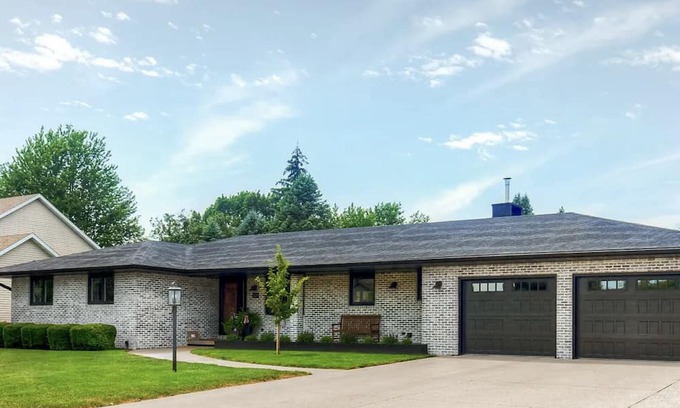 Boone House | Spacious 5 Bedroom Ranch Near Seven Oaks & ISU Campus
