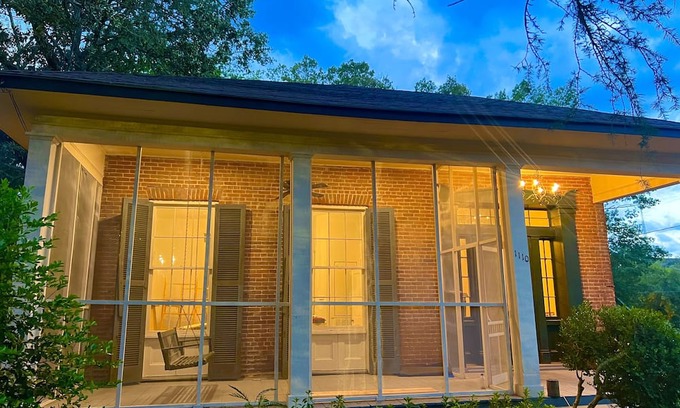 Vicksburg House | Experience Comfort at Massey’s on Crawford - King Suite