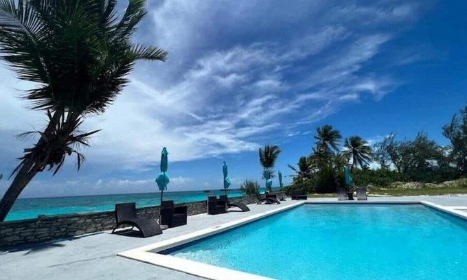 Jimmy Hill Apartment | Flamingo suite Ocean Front Exuma Palms Resort!