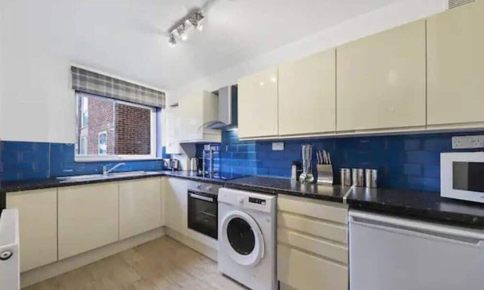Marlborough Apartment | Modern Gem Apartment with Kitchen and Parking Options