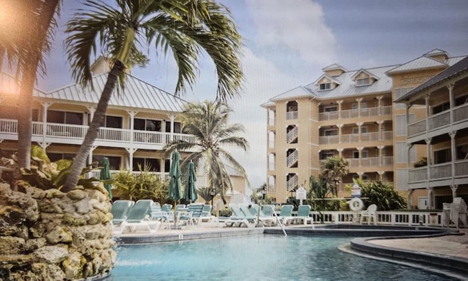 Colliers Bay Condo | Discover Morritt's Tortuga Club: Beachfront Bliss & Pools