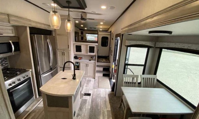 Buda House | Cozy RV Retreat with Pool and Spa Near Austin