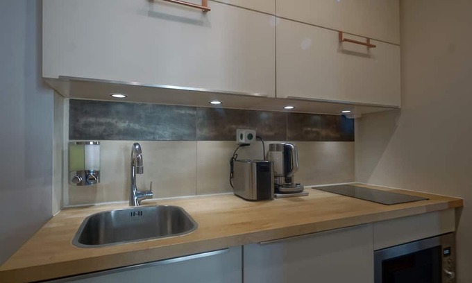 Necker Apartment | Cozy 2-Room Flat in a Historic Mansion on Scenic Avenue