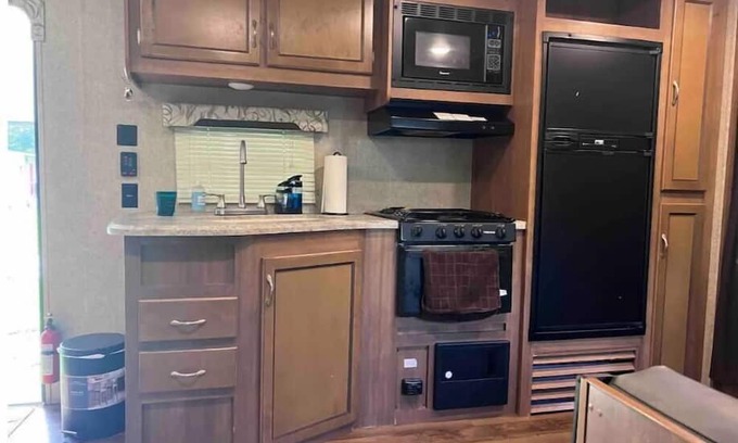 Orlando House | Cozy RV Apartment with Hot Tub & Spa - Perfect for Families