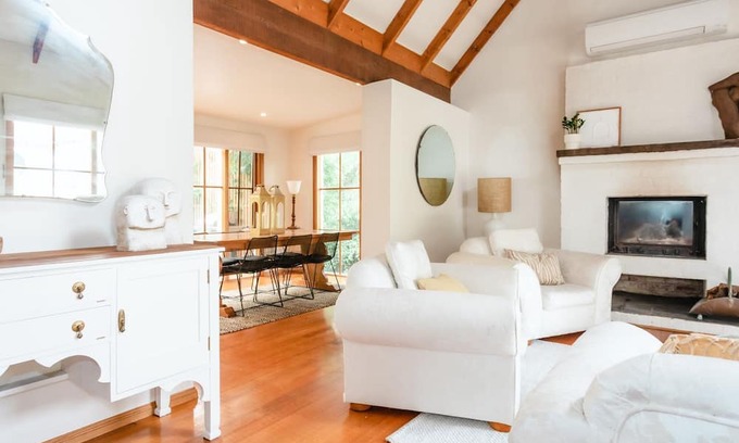 Cape Schanck House | Rosemary Cottage: Enjoy Ocean Views Amidst Lush Trees