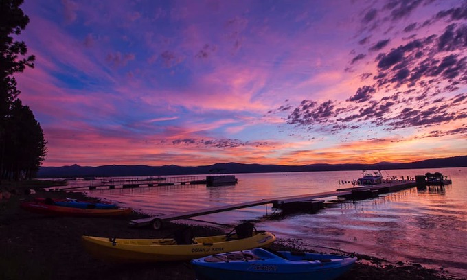 Chester House | Idyllic Lake Front Home at West Lake Almanor with Kayaks