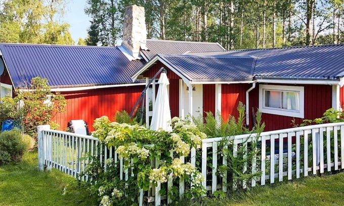 Bodarne House | Charming 4-Star Holiday Home in SÖDERALA with Kitchen