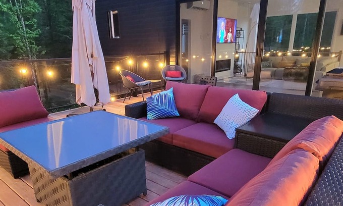 La Conception Ski Chalet | Modern Chalet with Private Hot Tub & Scenic Mountain Views
