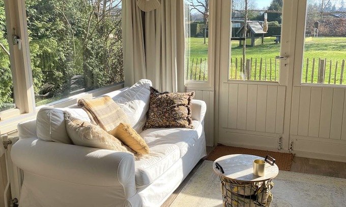 Municipality of Ermelo Cottage | Cozy Natuurhuisje Veluwe with Wood Stove & Pizza Oven