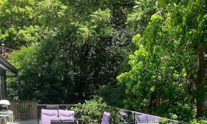 Point Clare House | Peaceful Surrounds Point Clare Pet friendly
