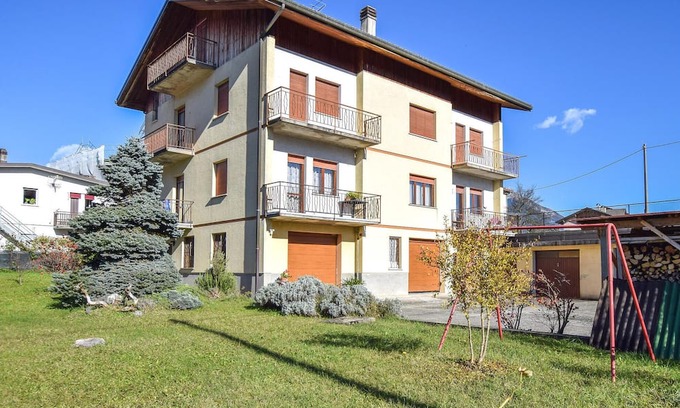 Lamon Apartment | Enjoy Breathtaking Countryside Views in Our Family Apartment