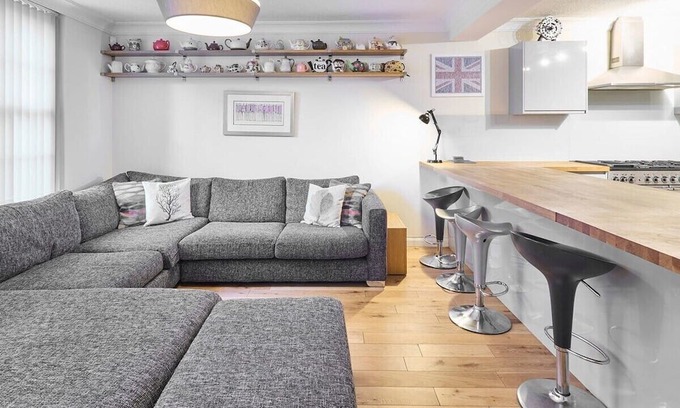 Margate Old Town Cottage | Discover Cobb Court: Perfect for Families and Pets
