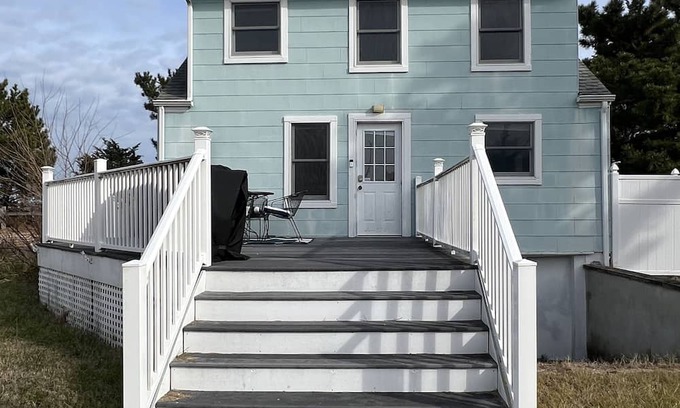 Slaughter Beach House | Beachfront Cottage with Screened Porch & Ocean Views