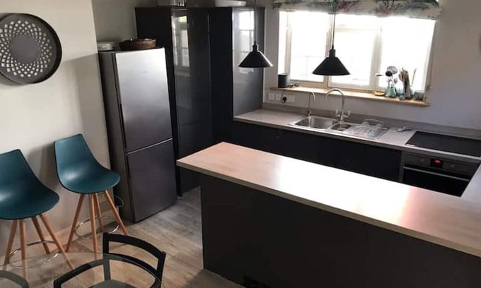 Woolbeding Apartment | Ideal Retreat in the Heart of Midhurst with Family Amenities