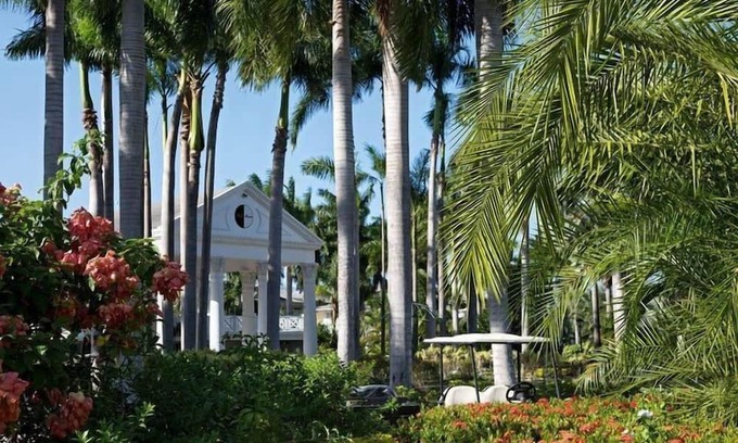 Montego Bay Resort | Elegant Stay w/ Spa Services, Free WiFi, Cocktail Lounge & On Site Restaurant
