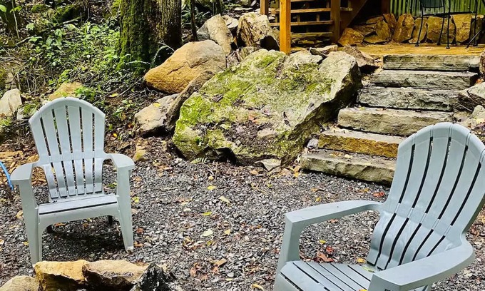 Clyde House | Cozy Off-Grid Tiny House Retreat in the NC Mountains