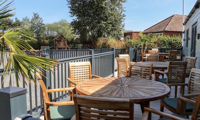West Heslerton Cottage | Pet-Friendly Tortworth Lodge with Hot Tub in Sherburn
