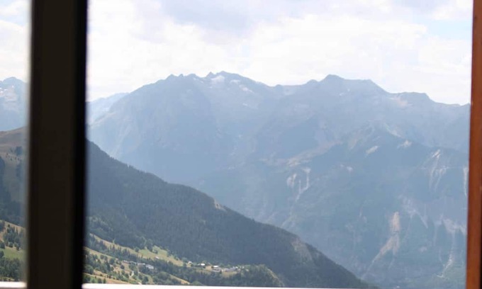 Eclose-Ouest Apartment | Cozy Apartment Alpe d'Huez: Kids Welcome, Near Ski Lifts