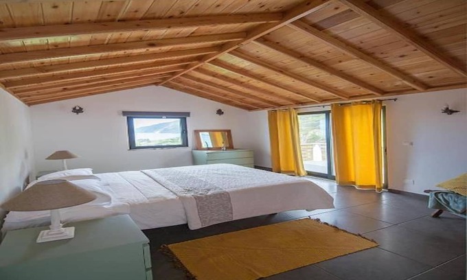 Praia do Norte House | Cozy Blue House with Ocean View & Breakfast Included