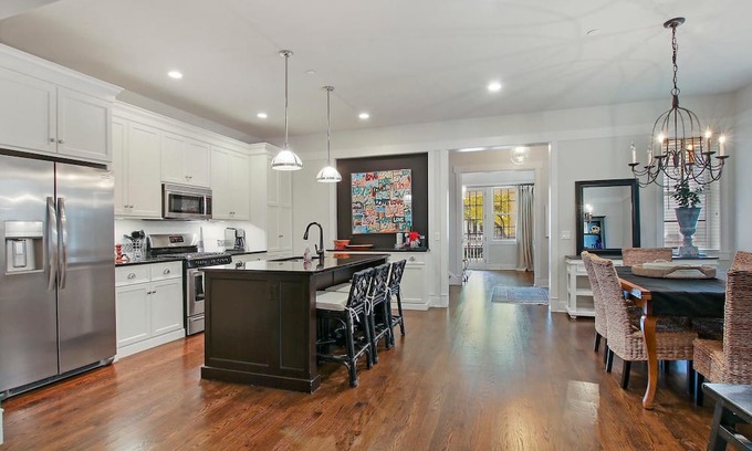 Libertyville House | Luxury home w/ rooftop & porch RIGHT in downtown Libertyville ★ Near Naval Base