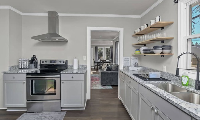 West Columbia Cottage | Charming 3 Bedroom Retreat Near USC and Downtown Columbia