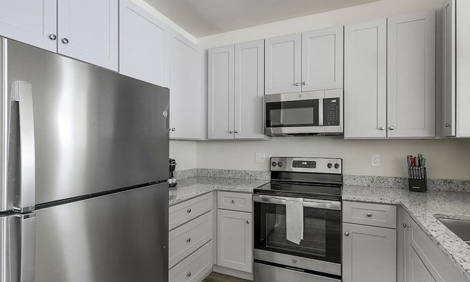 Fort Worth Apartment | Contemporary Apartment with Kitchen in Central Location
