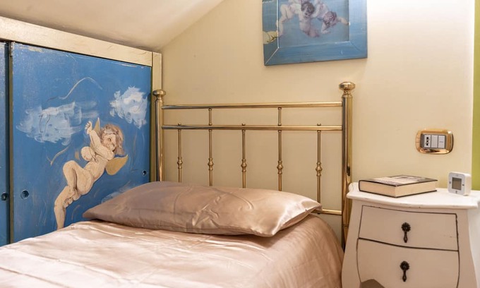 Loreto Apartment | Casa Vintage with Terrace, Free WiFi & Spa Amenities
