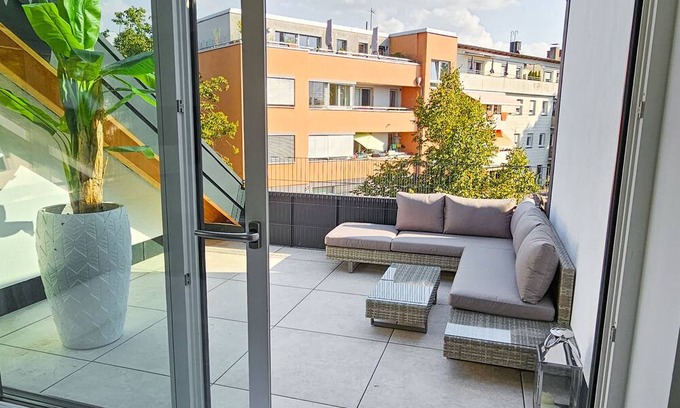Obersendling Apartment | Stylish Penthouse with Rooftop Terrace and Family Amenities