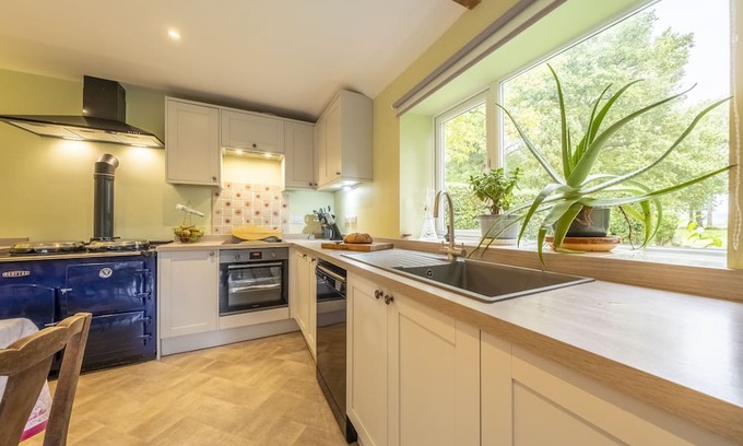 Grimston House | Discover The Old Coach House: Family & Pet Friendly Retreat