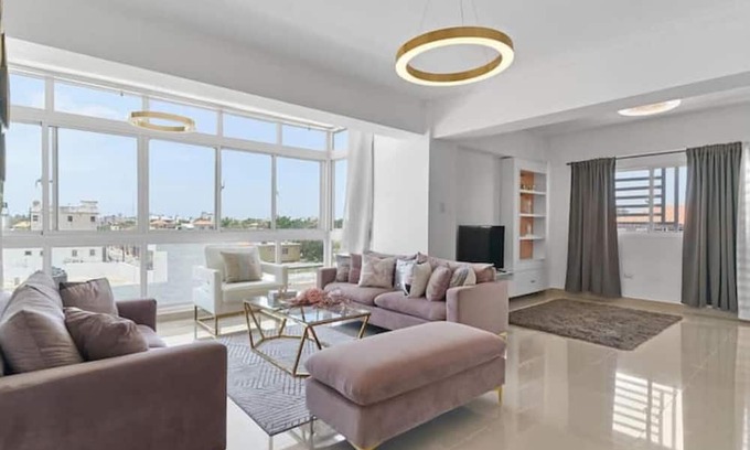 Santo Domingo Este Apartment | Family-Friendly Rose Crown with Gym and Fast Wi-Fi