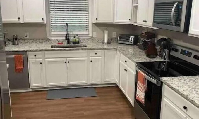 Westover House | Pet Friendly 2-Bed Home with Fenced Yard & High Guest Rating