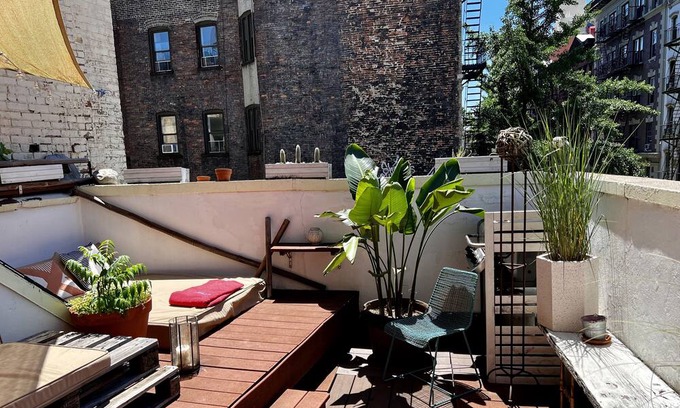 Chinatown Apartment | Two Bedroom in a townhouse with a patio in Nolita!