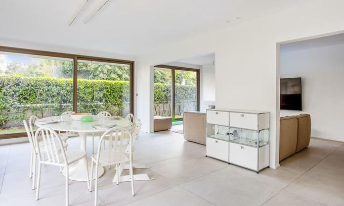 Parchamp–Albert Kahn Apartment | Spacious Garden Retreat in Boulogne - Welkeys Getaway