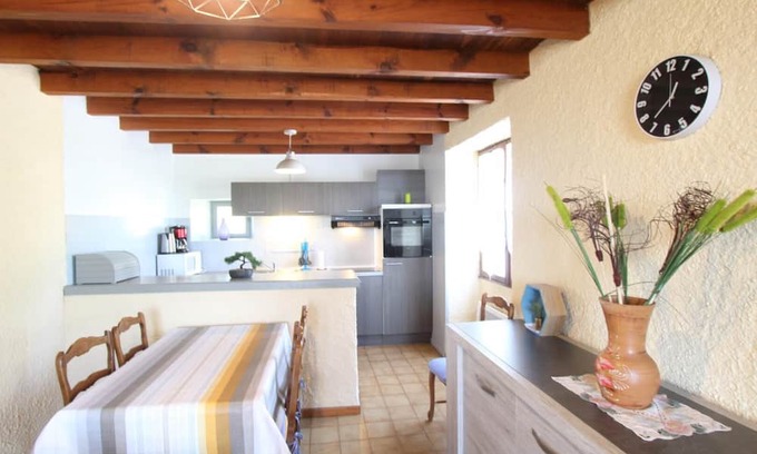 Sainte-Colome House | Inviting Maison DU Devant - Family-Friendly Getaway