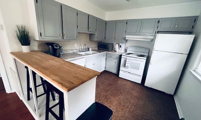Knoxville House | Explore Downtown from My Cozy Home - Pet Friendly Stay!