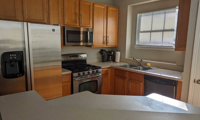 Summerhill House | Elegant 3 Bedroom Townhouse with Spa in Downtown Atlanta