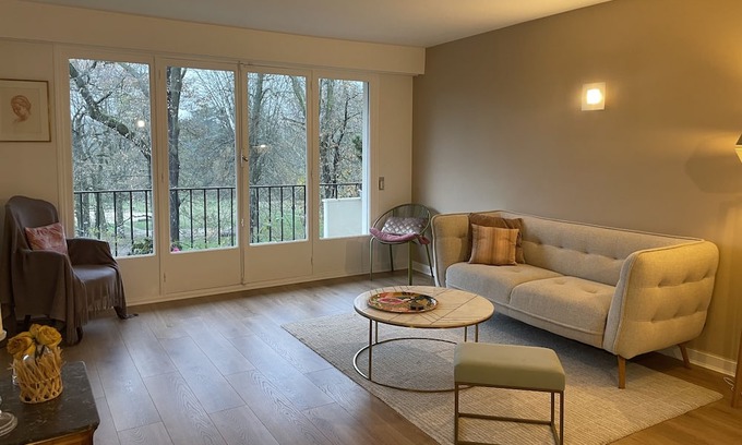 Picpus Apartment | Elegant Apartment with Tree Views Just Minutes from Paris
