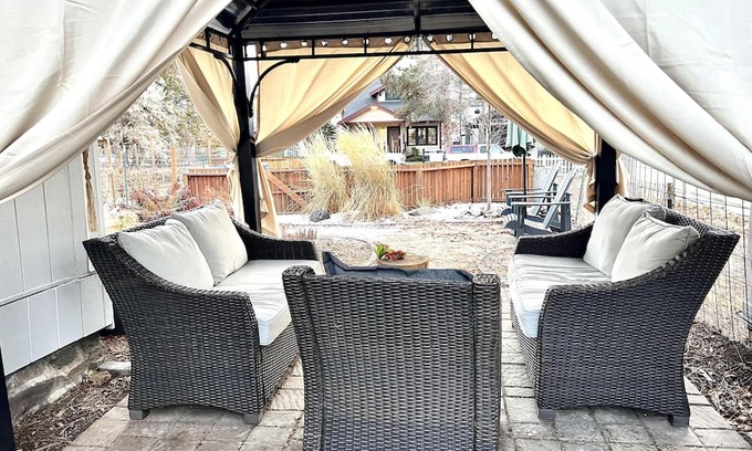 Old Bend Cottage | Modern Downtown Cottage: Fast Wifi, Pet-Friendly & Convenient