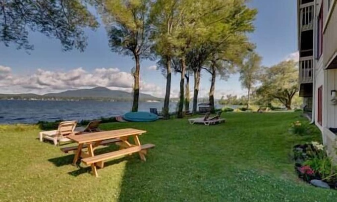 Magog Apartment | Condo Le Memphré *Bord de Lac*