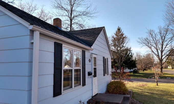 Mora House | Cozy Home with Ocean View in Quaint Small Town
