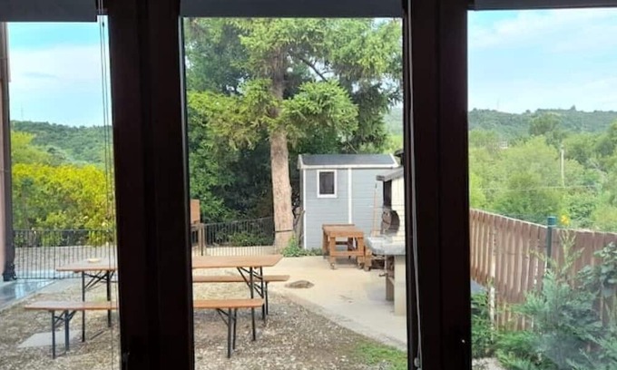 Volargne Apartment | Cozy Independent Studio Apartment – Pet & Child Friendly