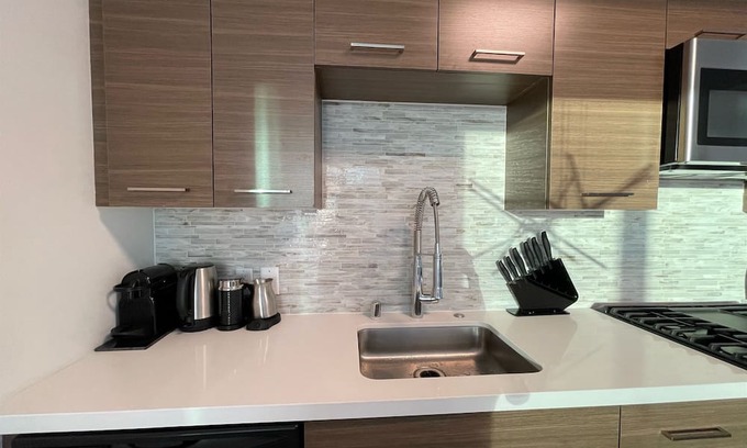 Glendale Apartment | Inviting Family Retreat by Magic Mountain - Memorable Getaway