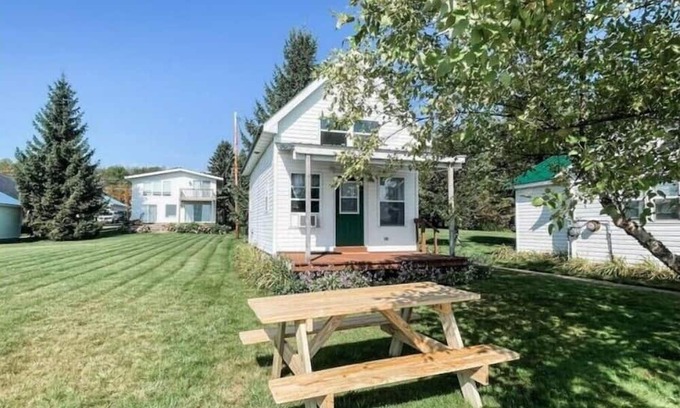 Chassell Cottage | Quaint Lakeside Cottage #2 Perfect for Family Getaways