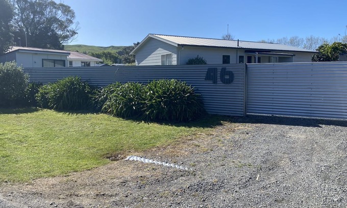 Waimarama House | Soak up the sun and enjoy the beach, this family beachhouse is ready for you!